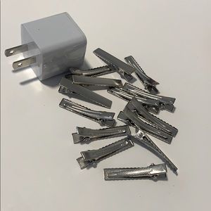 14 small alligator clips in silver